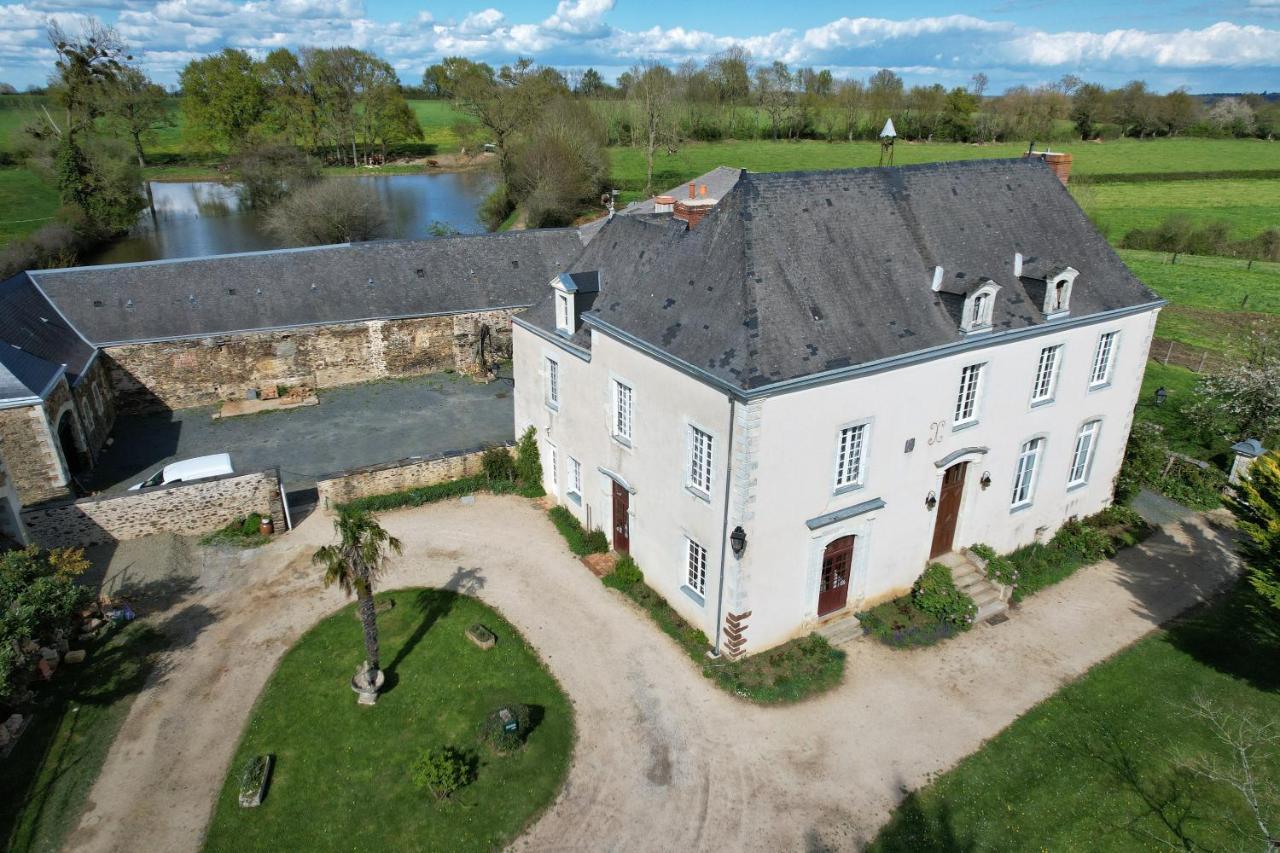 Le Bas Chitray Bed & Breakfast Ménil Exterior photo
