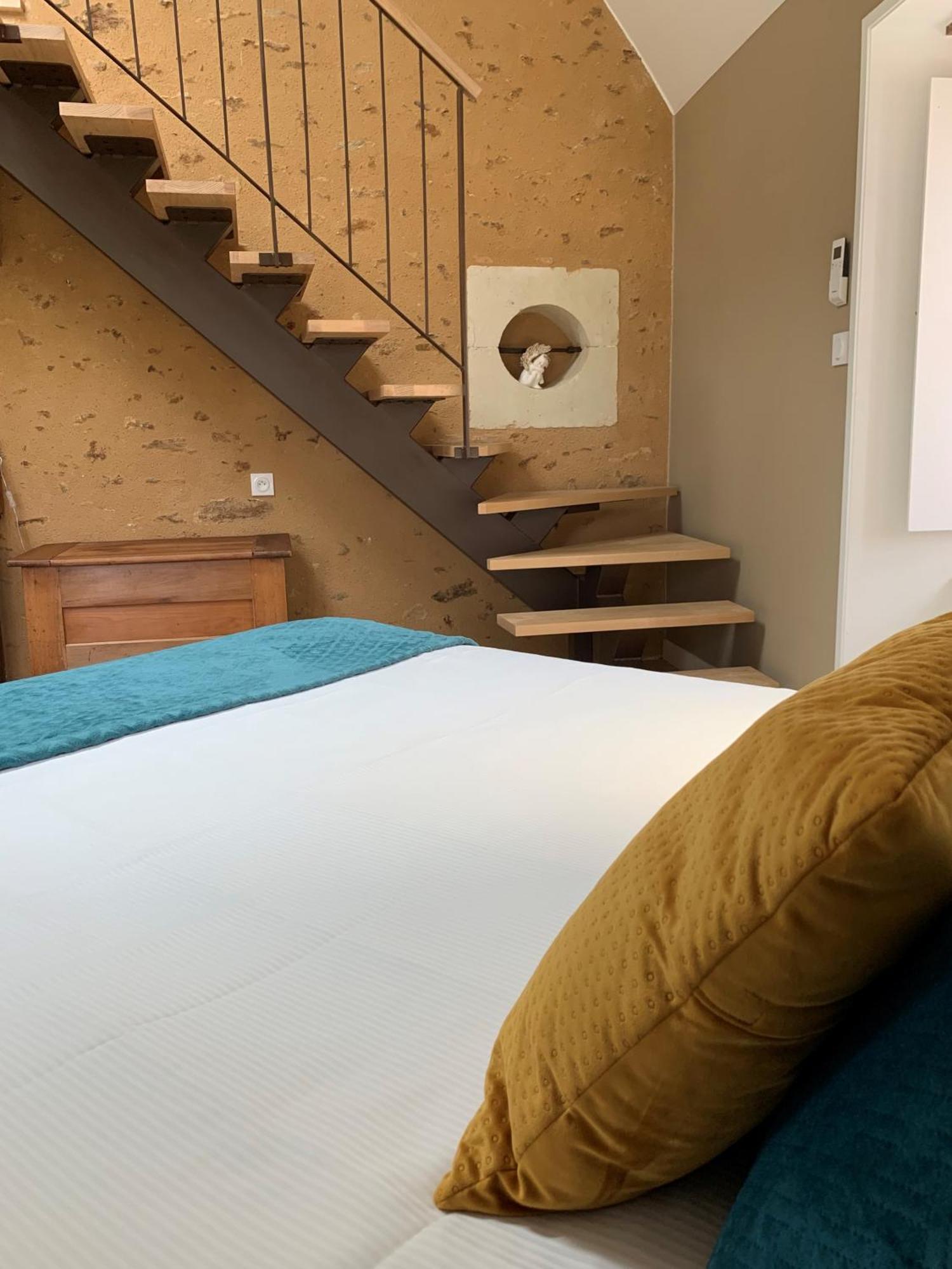 Le Bas Chitray Bed & Breakfast Ménil Exterior photo