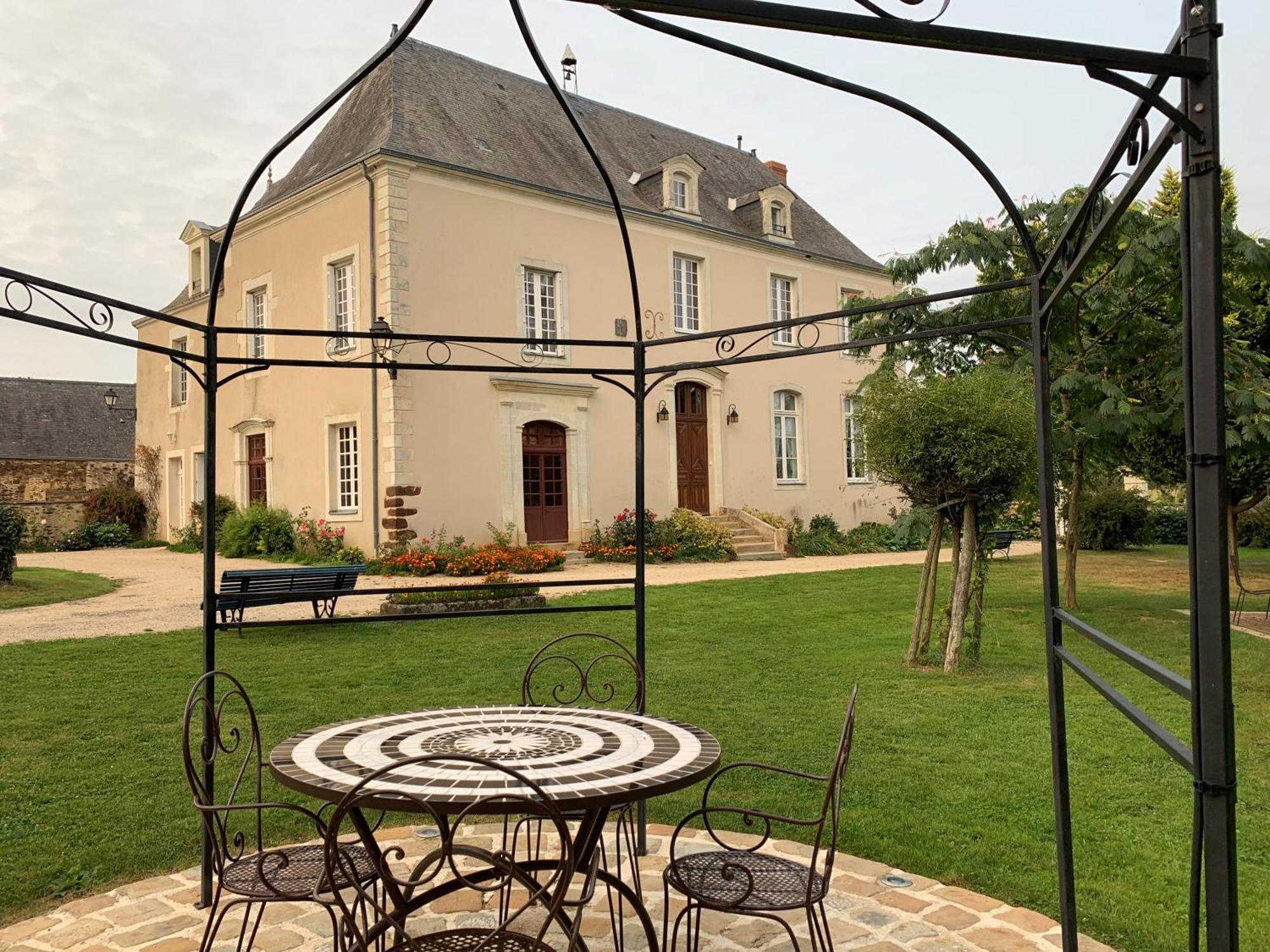 Le Bas Chitray Bed & Breakfast Ménil Exterior photo